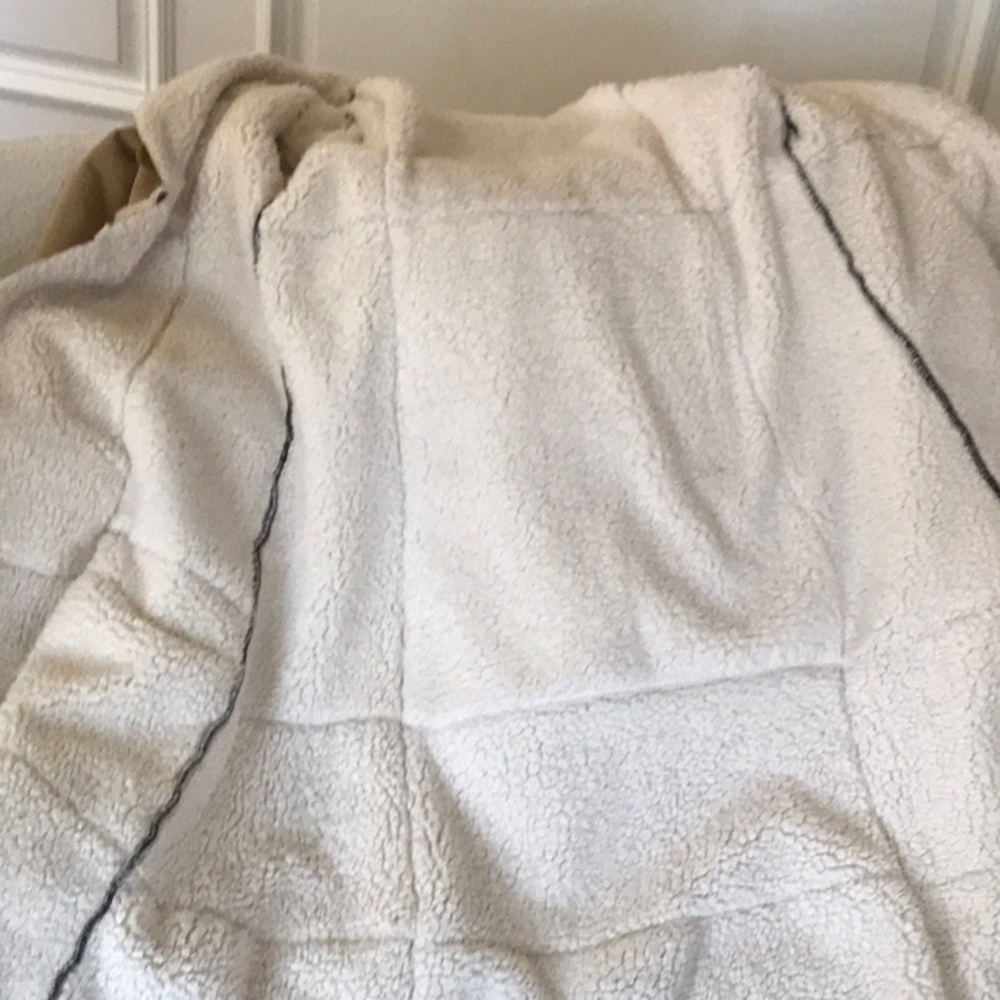 Women's Tan handmade Cuddly coat Made In Usa - Picture 6 of 9